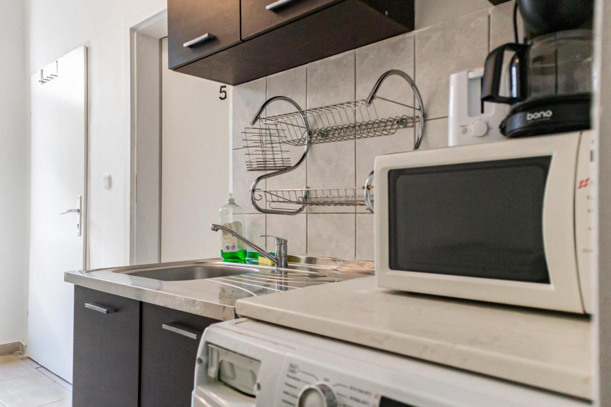 Budget Apartments Well Connected To The Whole City Bécs Kültér fotó